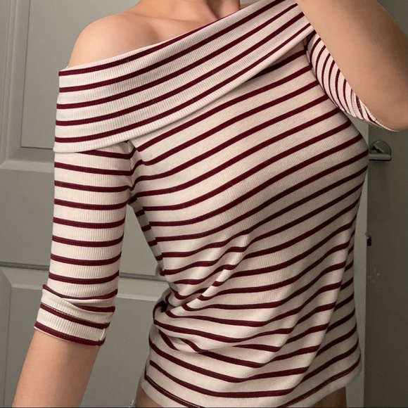 Off-shoulder top - Picture 3 of 3